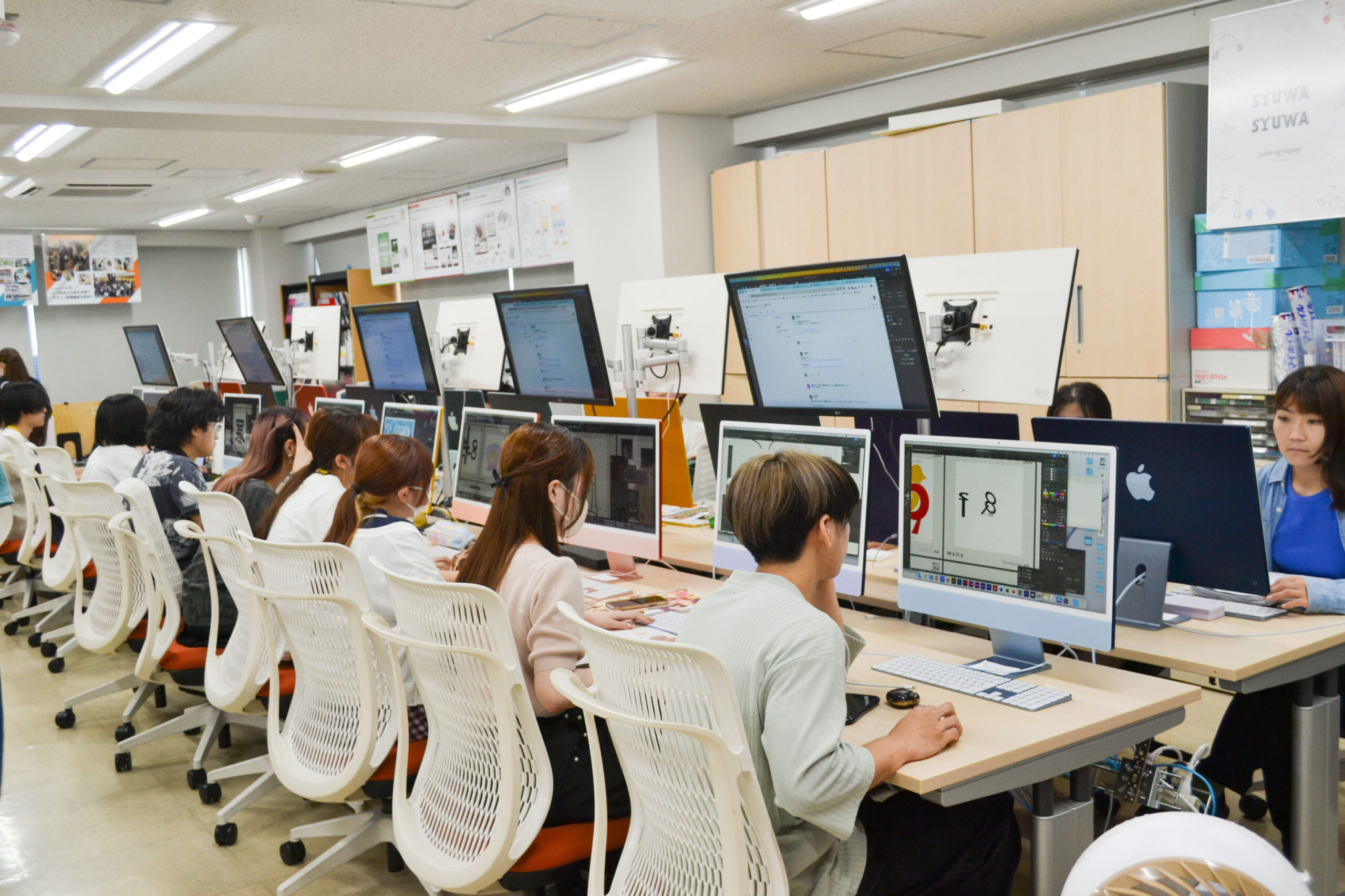 【導入事例】日本電子専門学校グラフィックデザイン科